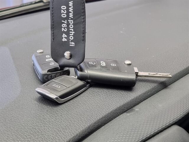 VOLKSWAGEN Transporter 2023 umpipakettiauto Pitkä 2,0 TDI 110 kW 4Motion DSG 204M * ALV/ ACC / Webasto / P-Kamera