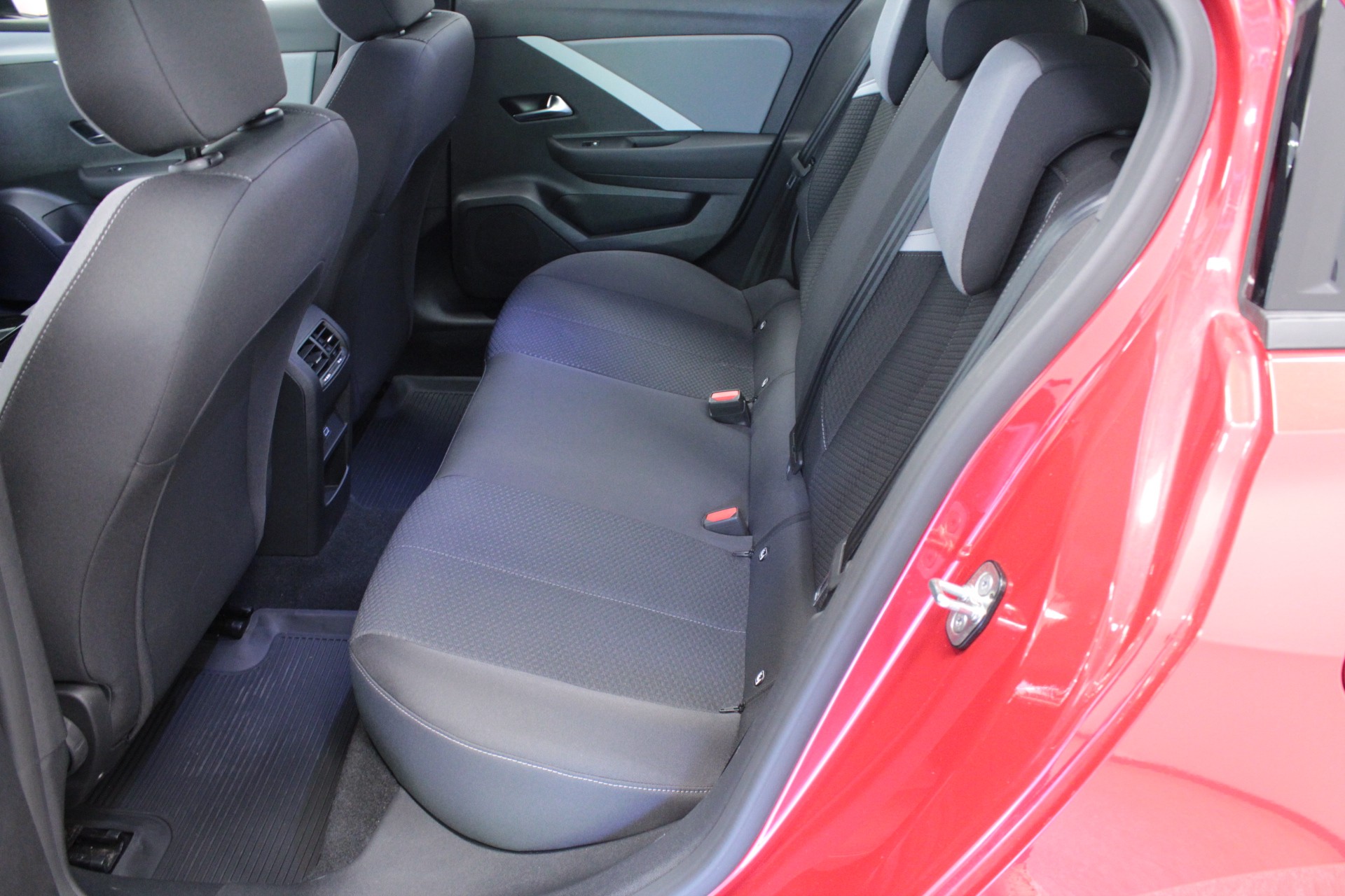 Opel Astra 5-ov Innovation 180 A PHEV 2023, kuva 6/11
