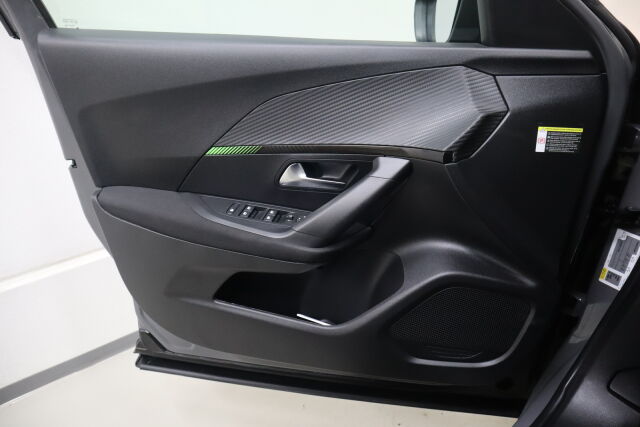 Peugeot e-2008 2023 Active 54 kWh 156 Automaatti