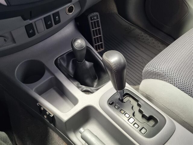 TOYOTA Hilux 2011 Double Cab 3,0 D-4D 4WD 171 SR aut.
