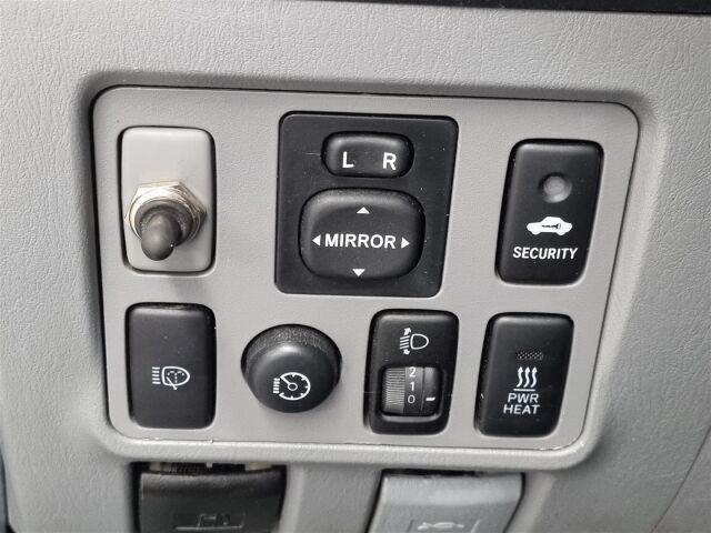 TOYOTA Hilux 2011 Double Cab 3,0 D-4D 4WD 171 SR aut.