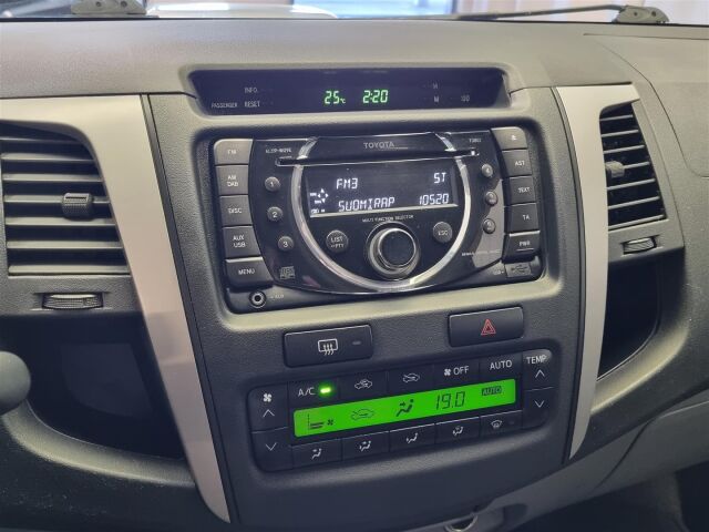 TOYOTA Hilux 2011 Double Cab 3,0 D-4D 4WD 171 SR aut.