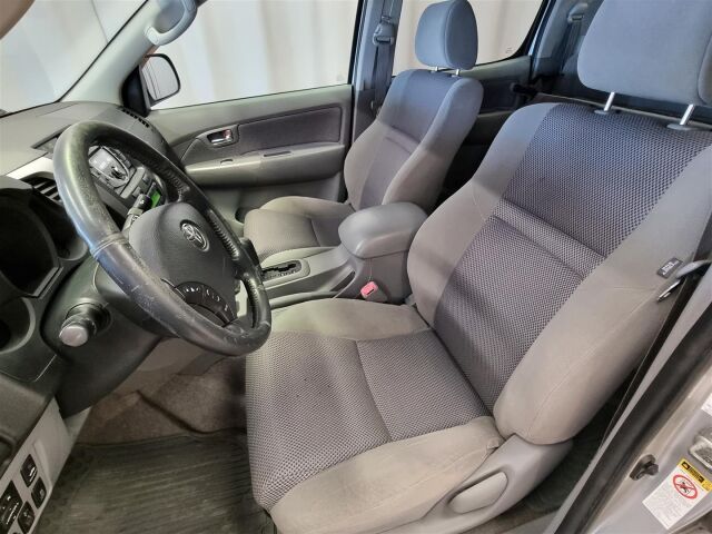 TOYOTA Hilux 2011 Double Cab 3,0 D-4D 4WD 171 SR aut.