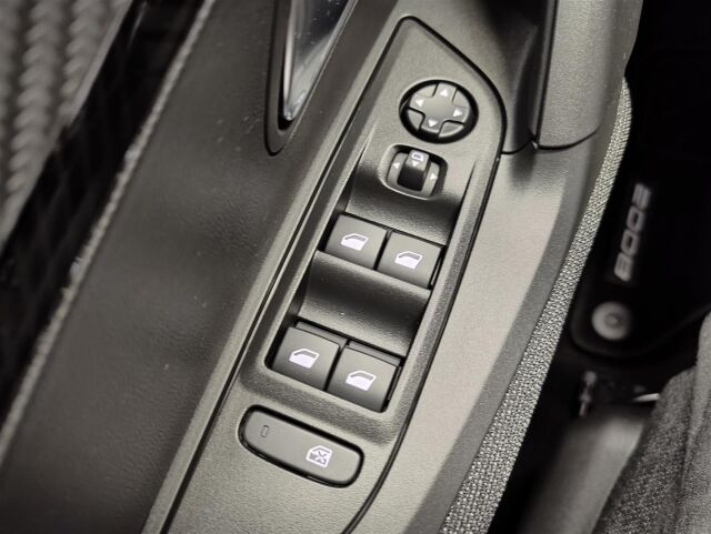 Peugeot 2008 2025 Edition Hybrid 145 Automaatti