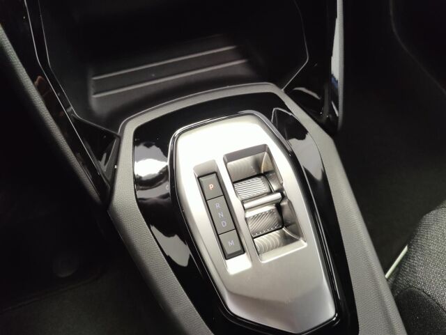 Peugeot 2008 2025 Edition Hybrid 145 Automaatti