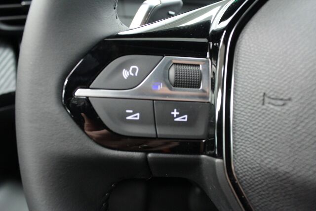 Peugeot 2008 2025 Snowflake Hybrid 145 Automaatti