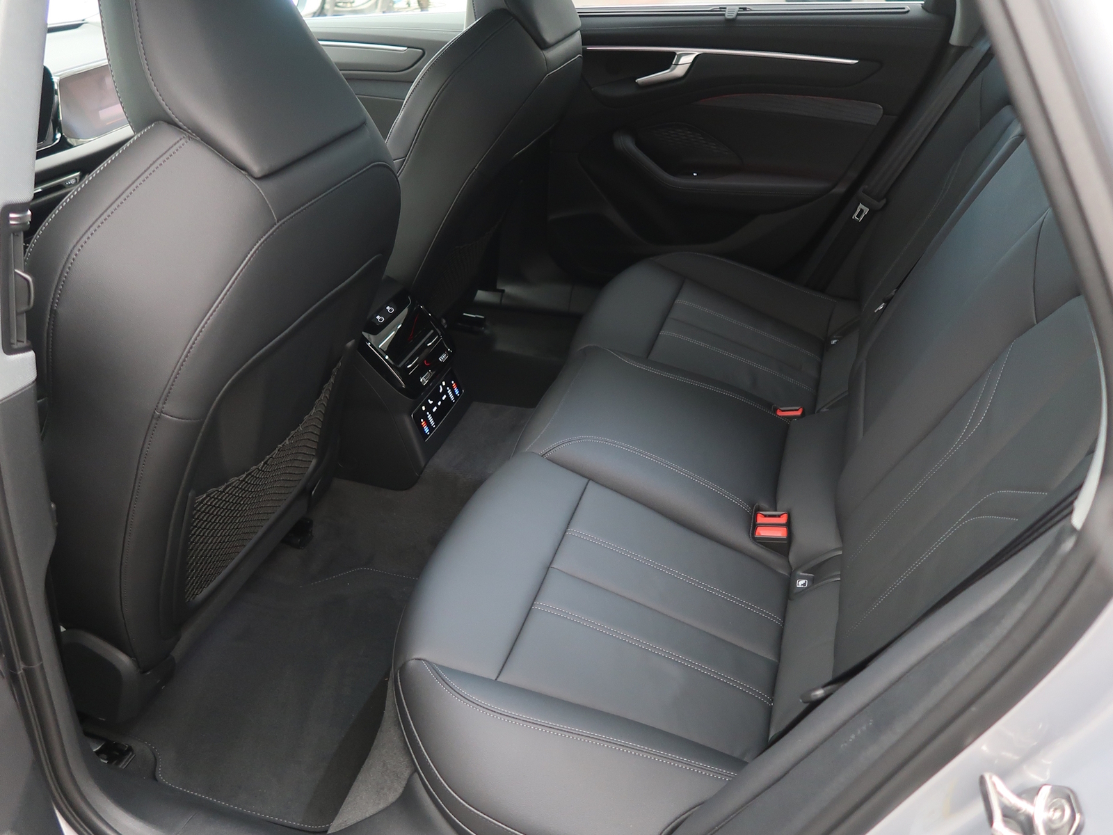 Audi A6 Sedan e-hybrid quattro 2025, bild 7/9