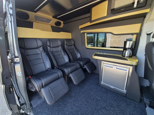 VOLKSWAGEN Crafter 2026 4MOTION XXL 2+3 M-A