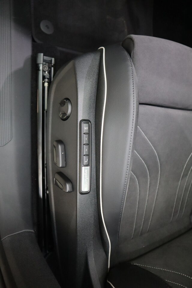 Volkswagen ID.4 2025 Pro 4MOTION Elegance 75-v Juhlamalli 210 kW, akku 77 kWh