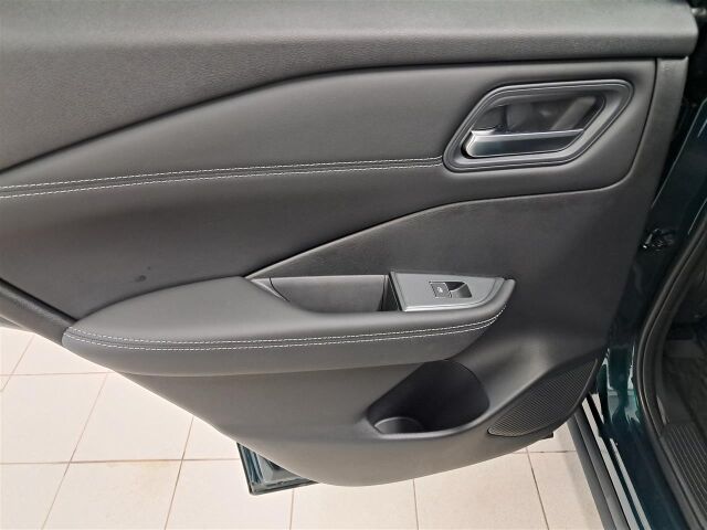 Nissan Qashqai 2026 N-Connecta, Comfort Pack, Two Tone. Esittelyauto nopeaan toimitukseen kaksilla renkailla.