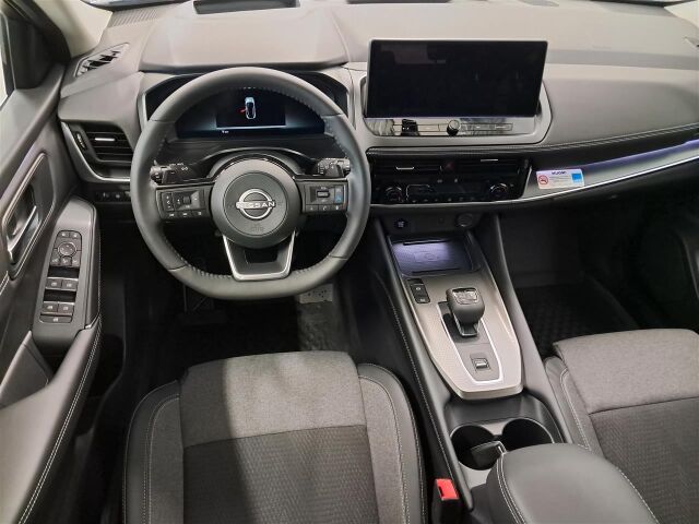 Nissan Qashqai 2026 N-Connecta, Comfort Pack, Two Tone. Esittelyauto nopeaan toimitukseen kaksilla renkailla.