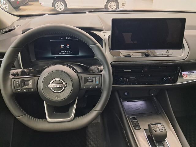 Nissan Qashqai 2026 N-Connecta, Comfort Pack, Two Tone. Esittelyauto nopeaan toimitukseen kaksilla renkailla.