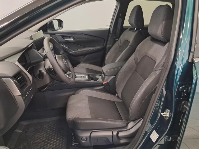 Nissan Qashqai 2026 N-Connecta, Comfort Pack, Two Tone. Esittelyauto nopeaan toimitukseen kaksilla renkailla.