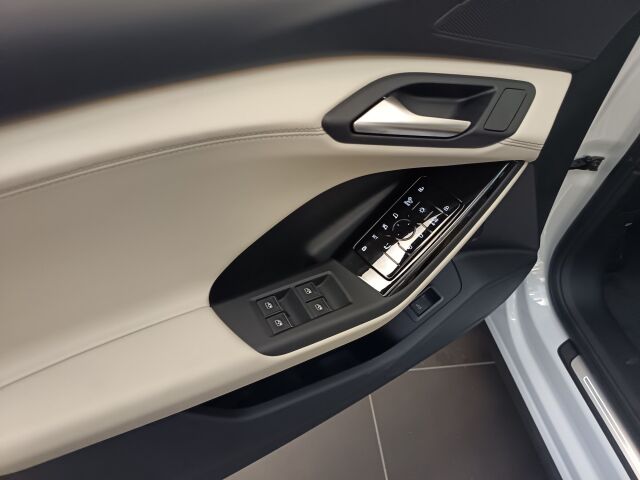 Audi Q6 e-tron 2026 Sportback quattro Vorsprung Edition. Takuu 5 vuotta / 100.000 km