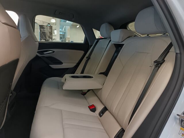 Audi Q6 e-tron 2026 Sportback quattro Vorsprung Edition. Takuu 5 vuotta / 100.000 km