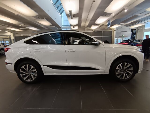Audi Q6 e-tron 2026 Sportback quattro Vorsprung Edition. Takuu 5 vuotta / 100.000 km