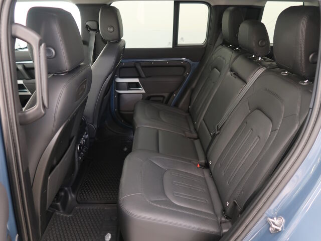 Land Rover Defender 2022 110 P400e Plug-in Hybrid SE