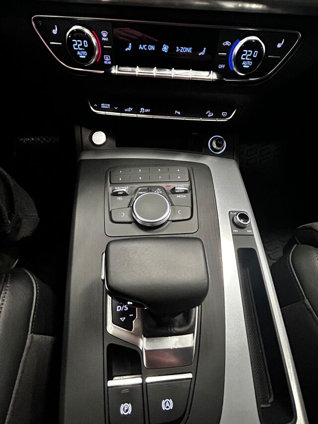 AUDI Q5 2020 55 TFSI e quattro S tronic Electrified Edition