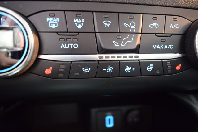 FORD Focus 2021 1,5 EcoBoost 150hv A8 Vignale Wagon