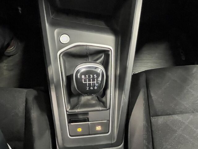 VOLKSWAGEN Golf 2021 1,0 TSI 81 kW