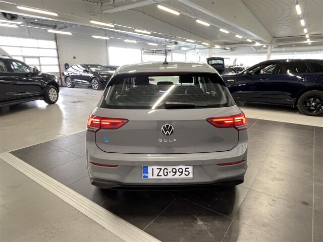 VOLKSWAGEN Golf 2021 1,0 TSI 81 kW