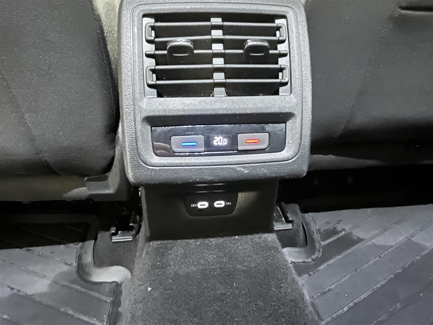 Volkswagen Golf 1,0 TSI 81 kW 2021, kuva 7/20