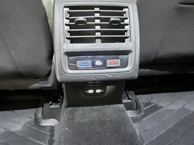 VOLKSWAGEN Golf 2021 1,0 TSI 81 kW
