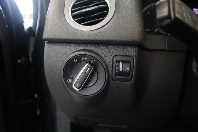 VOLKSWAGEN Tiguan 2011 Sport & Style 2,0 TDI 103 kW (140 hv) 4MOTION DSG-automaatti