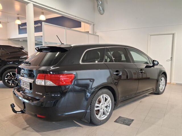 TOYOTA Avensis 2013 2,0 D-4D DPF Active Wagon