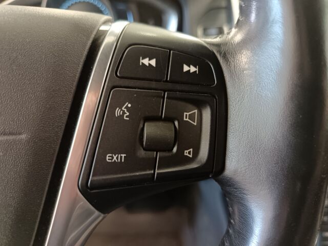 VOLVO XC60 2016 D4 AWD Summum aut**OIKHEIN KOMIA PELI OIKIALLA MOOTTORILLA**