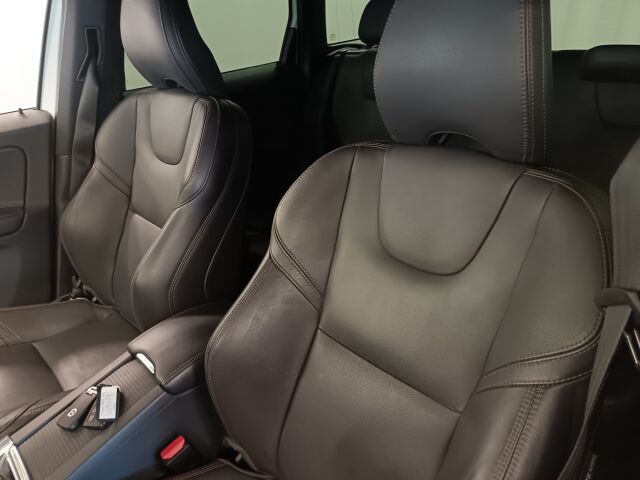 VOLVO XC60 2016 D4 AWD Summum aut**OIKHEIN KOMIA PELI OIKIALLA MOOTTORILLA**