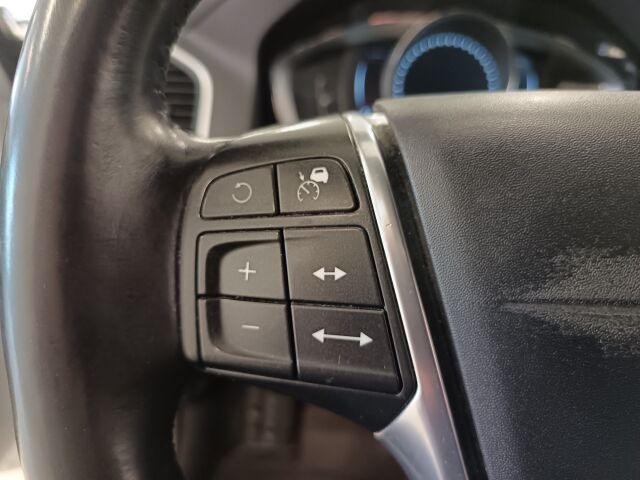 VOLVO XC60 2016 D4 AWD Summum aut**OIKHEIN KOMIA PELI OIKIALLA MOOTTORILLA**
