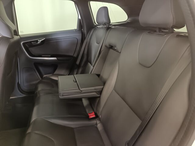 VOLVO XC60 2016 D4 AWD Summum aut**OIKHEIN KOMIA PELI OIKIALLA MOOTTORILLA**