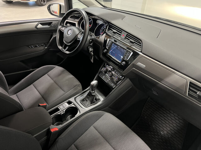 VOLKSWAGEN Touran 2017 Comfortline 1,6 TDI Aut *7Hlö *Sis ALV *Aktiivicruise *Navi *Koukku *Webasto