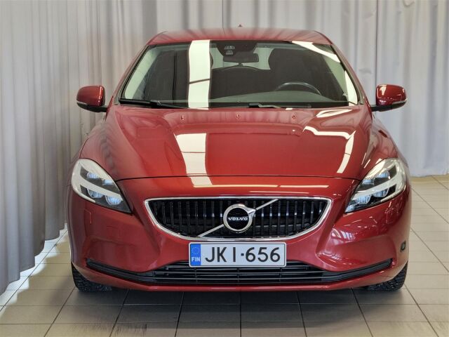 VOLVO V40 2017 T2 Business aut / Webasto / Koukku / Tutka / Vähän Ajettu!