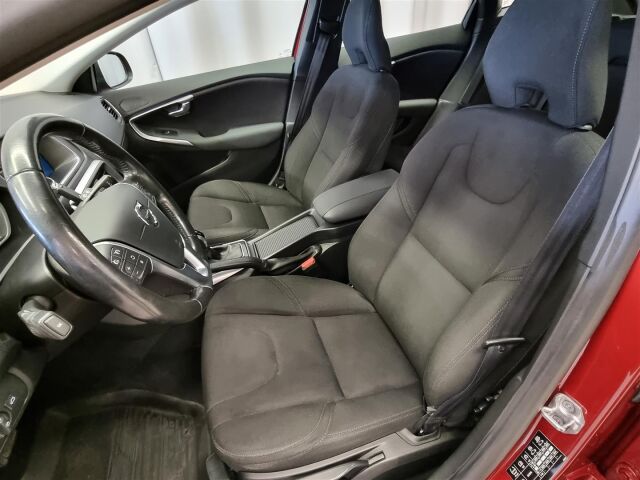 VOLVO V40 2017 T2 Business aut / Webasto / Koukku / Tutka / Vähän Ajettu!