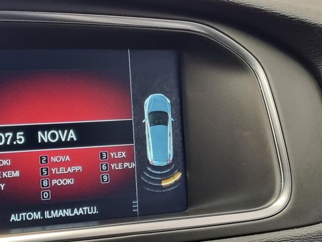 VOLVO V40 2017 T2 Business aut / Webasto / Koukku / Tutka / Vähän Ajettu!
