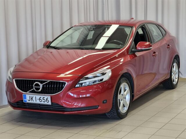 VOLVO V40 2017 T2 Business aut / Webasto / Koukku / Tutka / Vähän Ajettu!
