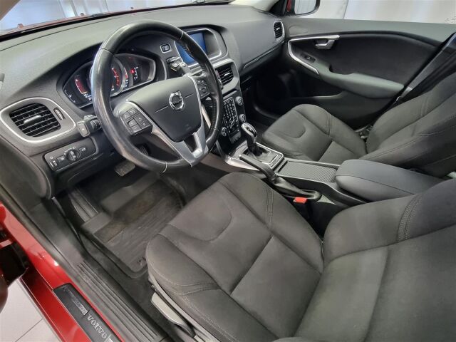 VOLVO V40 2017 T2 Business aut / Webasto / Koukku / Tutka / Vähän Ajettu!