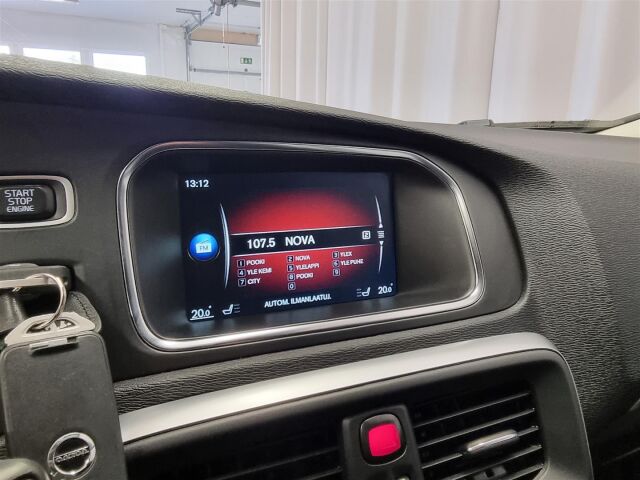 VOLVO V40 2017 T2 Business aut / Webasto / Koukku / Tutka / Vähän Ajettu!