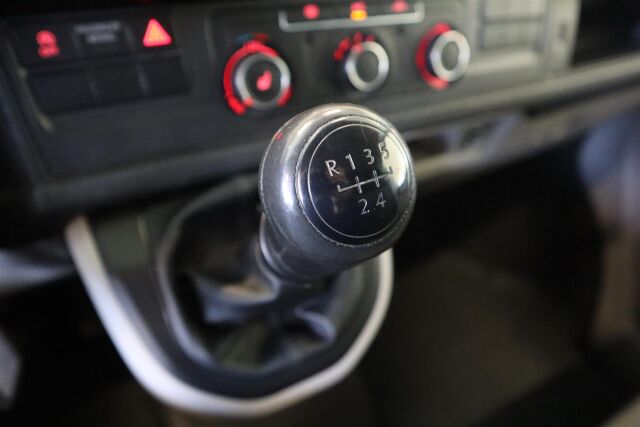 VOLKSWAGEN Transporter 2017 umpipakettiauto Lyhyt 2,0 TDI 62 kW  ALV-vähennyskelpoinen!