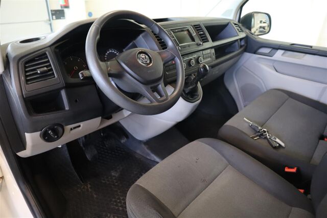 VOLKSWAGEN Transporter 2017 umpipakettiauto Lyhyt 2,0 TDI 62 kW  ALV-vähennyskelpoinen!