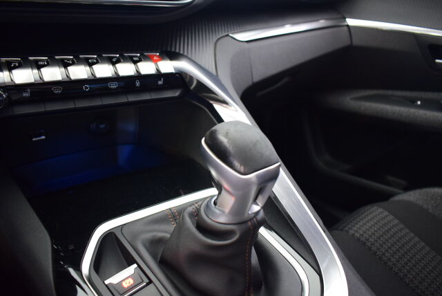 PEUGEOT 3008 2017 Active PureTech 130