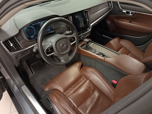 VOLVO V90 Cross Country 2018 D5 AWD Business aut