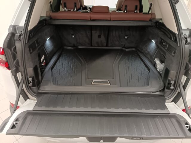 BMW X5 2020 G05 xDrive45e A * Hyvillä varusteilla oleva näyttävä yksilö*