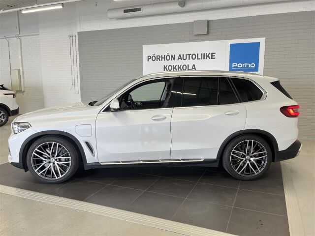 BMW X5 2020 G05 xDrive45e A * Hyvillä varusteilla oleva näyttävä yksilö*