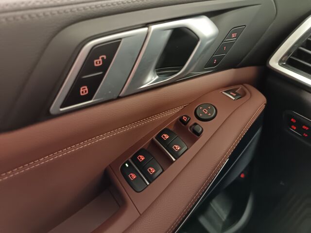 BMW X5 2020 G05 xDrive45e A * Hyvillä varusteilla oleva näyttävä yksilö*