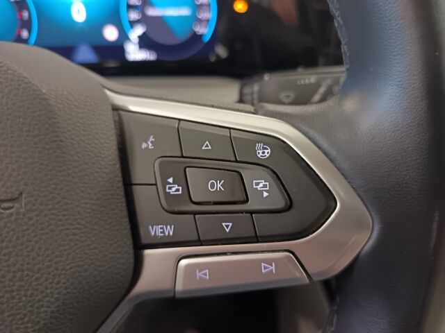 VOLKSWAGEN Golf 2021 1,0 TSI 81 kW