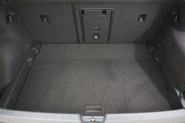 VOLKSWAGEN Golf 2020 1,0 TSI 81 kW