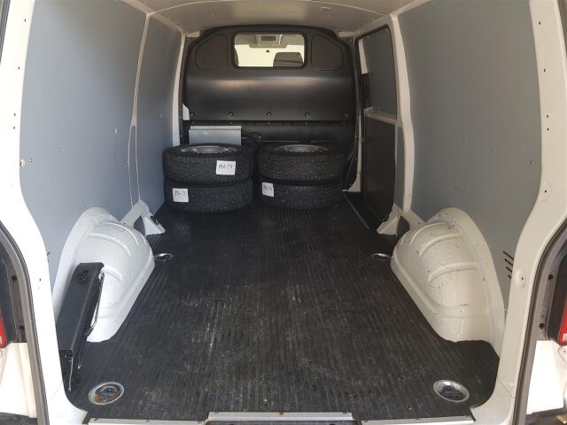 VOLKSWAGEN Transporter 2021 umpipakettiauto 2,0 TDI 110 kW 4Motion DSG**ALVILLINEN NELIVETO**